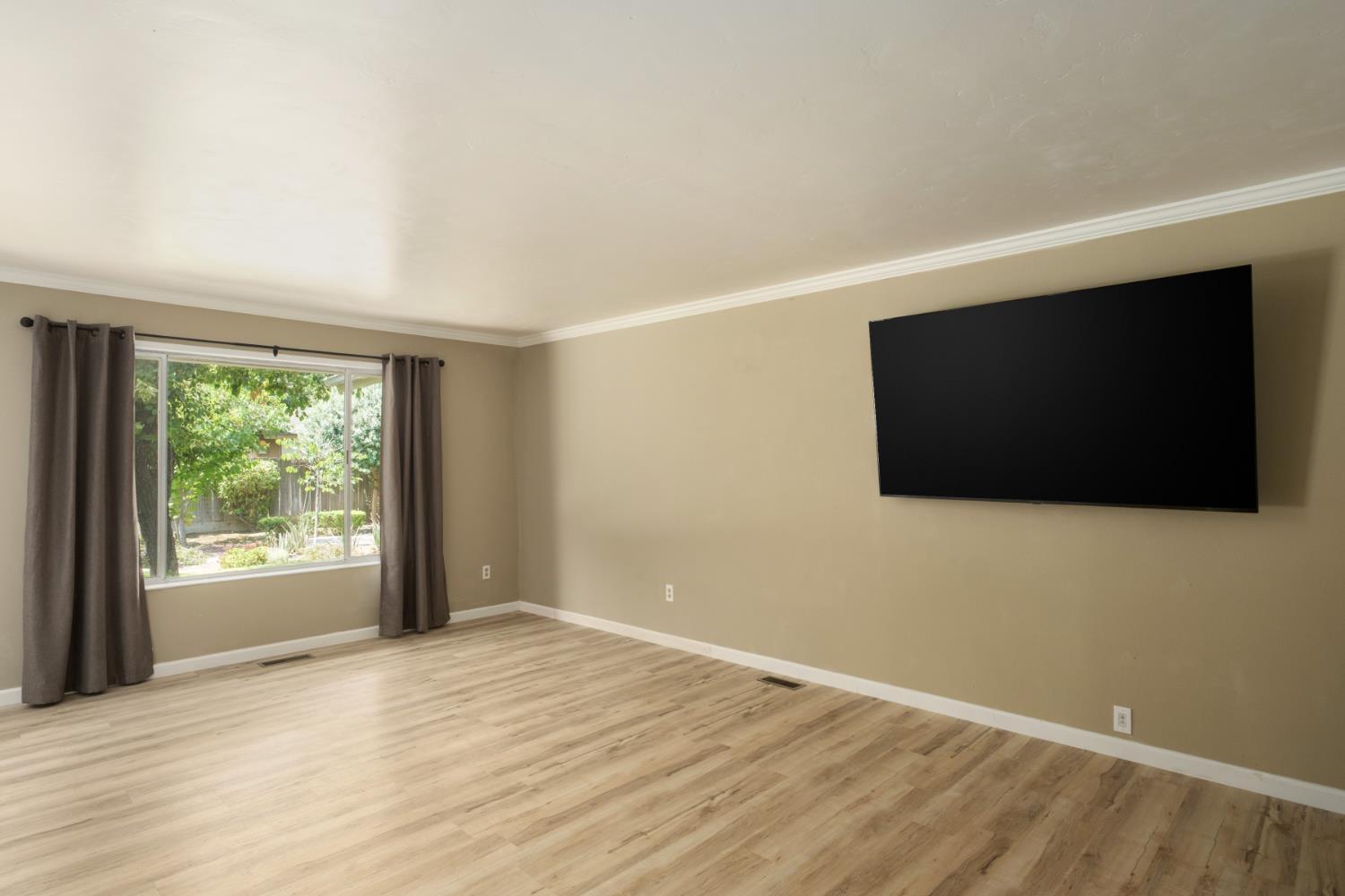 1737 W Roberts Ave, Fresno, CA 93711