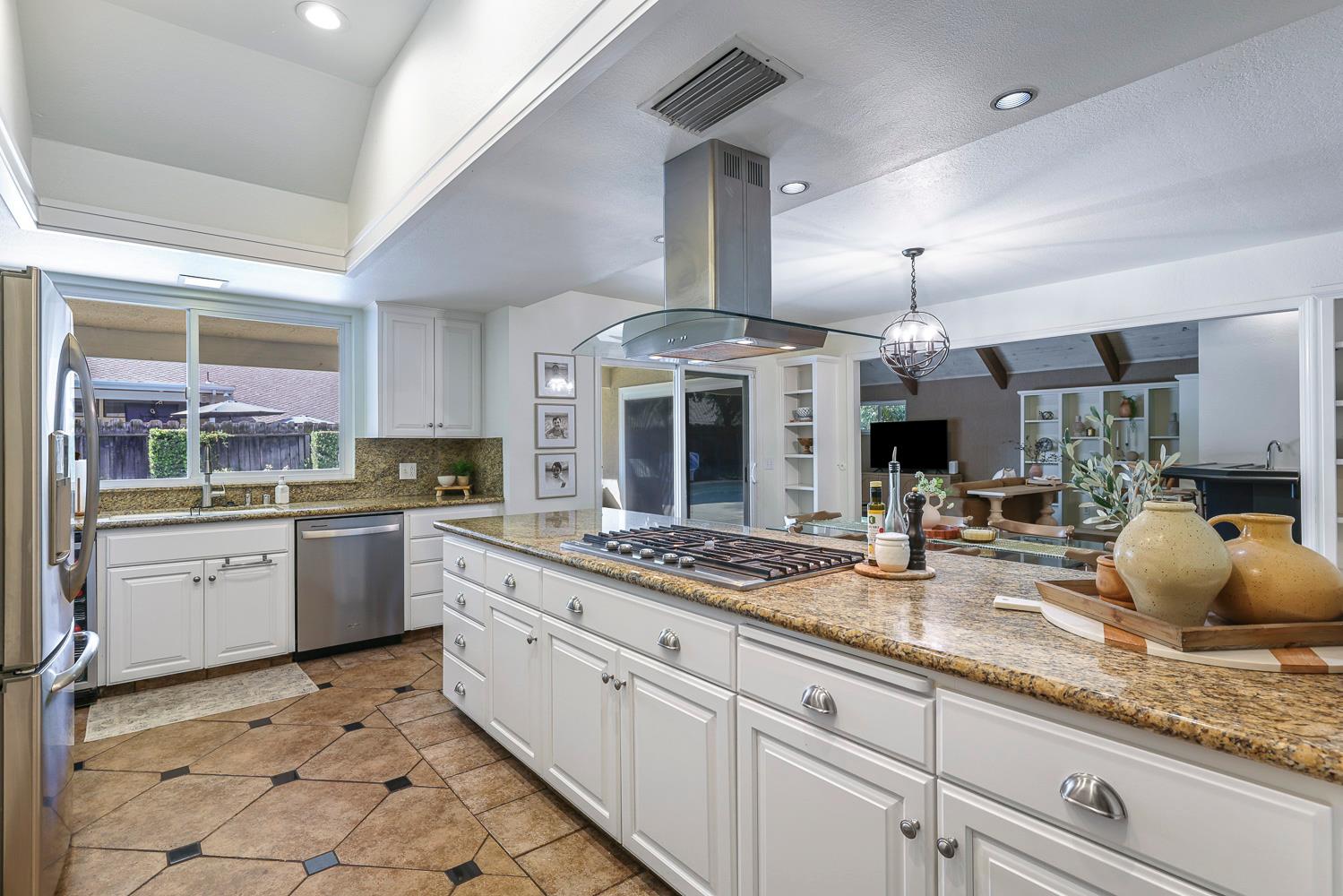 2765 W Bedford Ave, Fresno, CA 93711