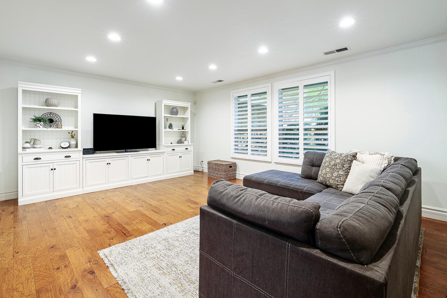2765 W Bedford Ave, Fresno, CA 93711