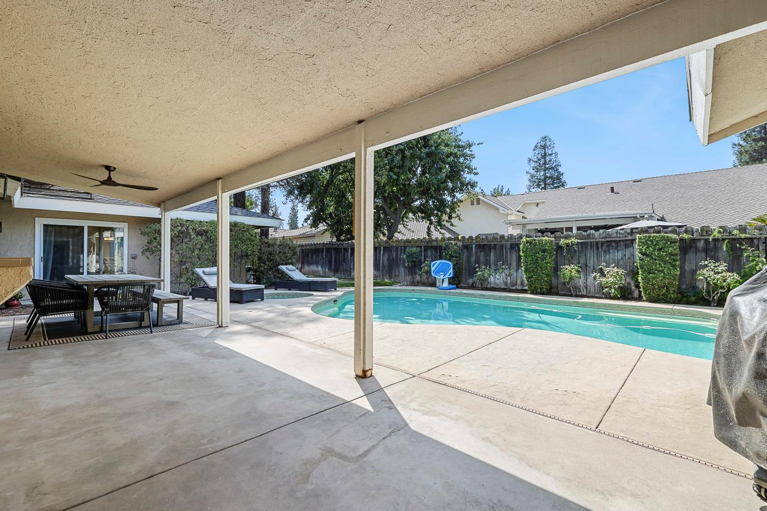 2765 W Bedford Ave, Fresno, CA 93711