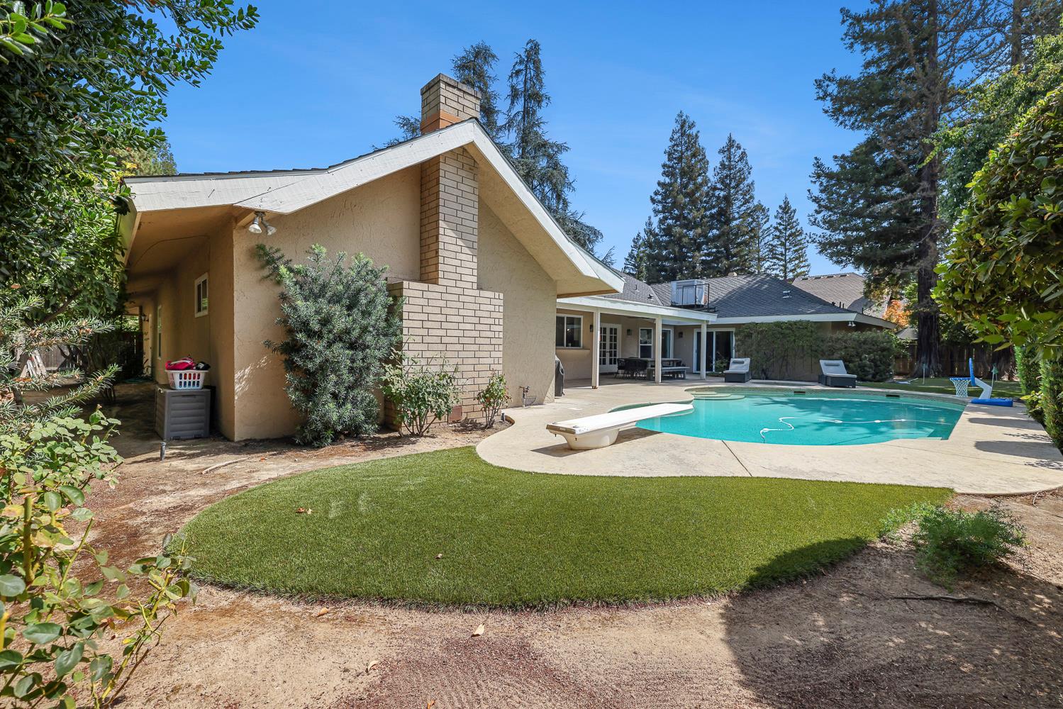 2765 W Bedford Ave, Fresno, CA 93711