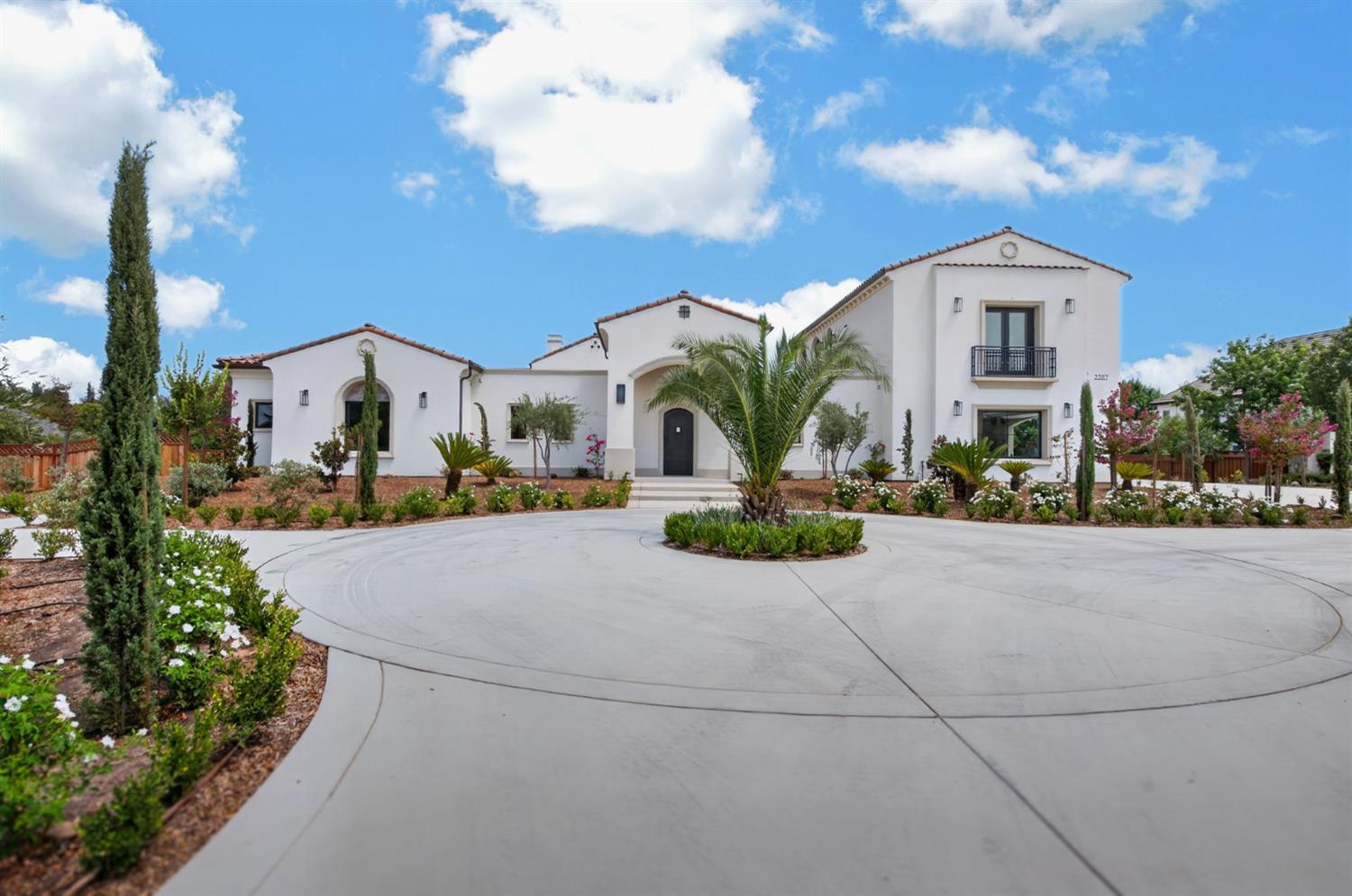 2387 N Purdue Ave, Clovis, CA 93619
