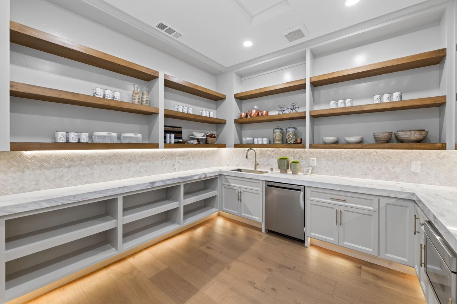 2387 N Purdue Ave, Clovis, CA 93619