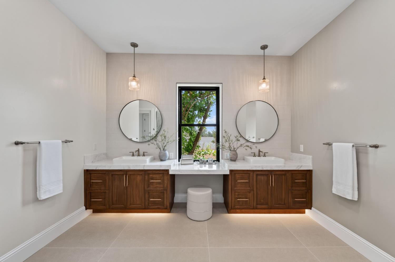 2387 N Purdue Ave, Clovis, CA 93619