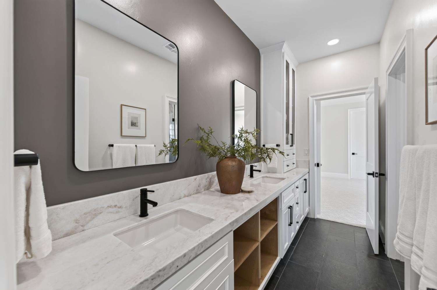 2387 N Purdue Ave, Clovis, CA 93619