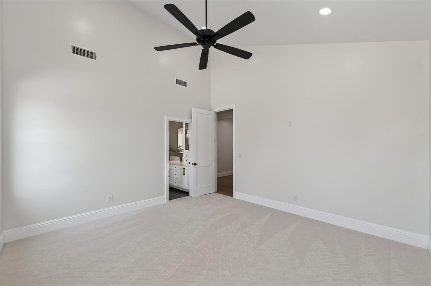 2387 N Purdue Ave, Clovis, CA 93619