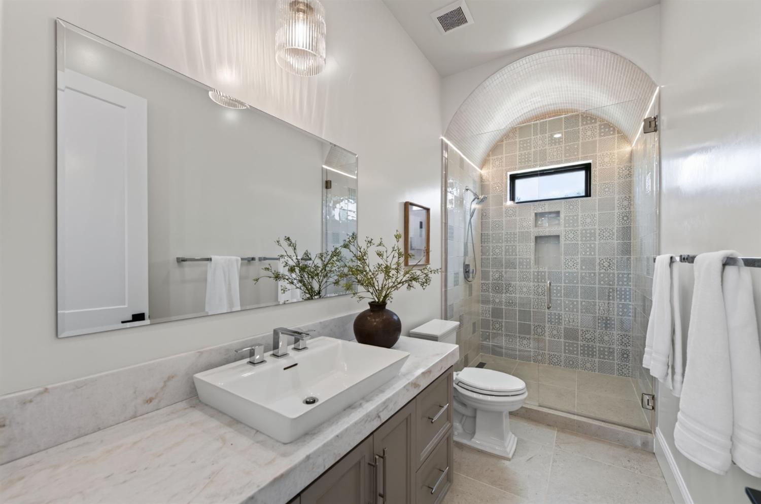 2387 N Purdue Ave, Clovis, CA 93619