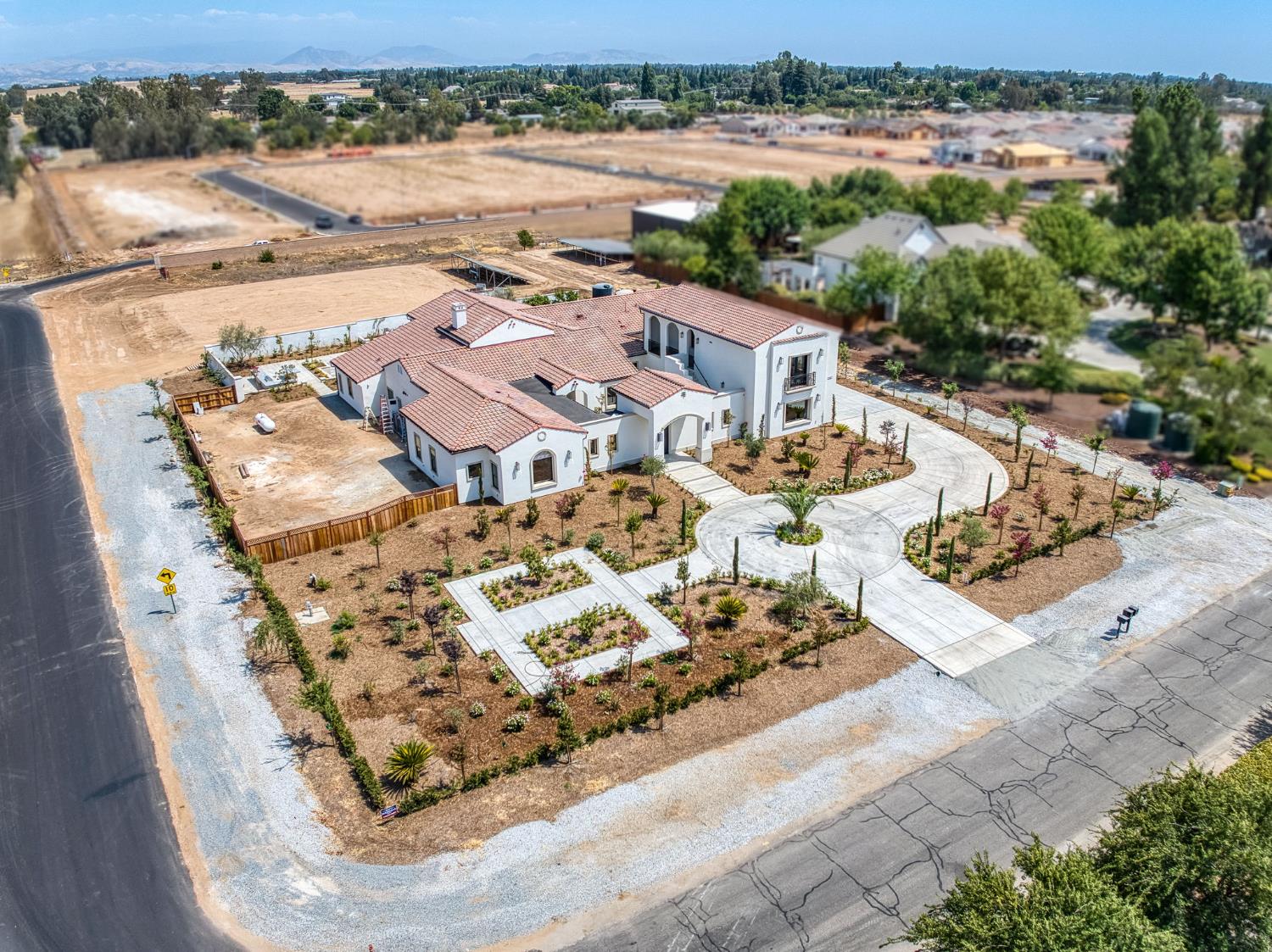 2387 N Purdue Ave, Clovis, CA 93619
