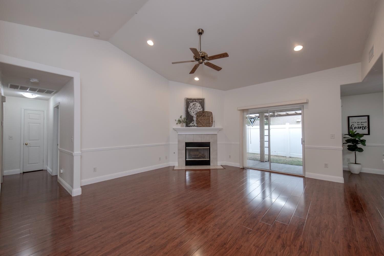 7159 N Whitney Ave, Fresno, CA 93720