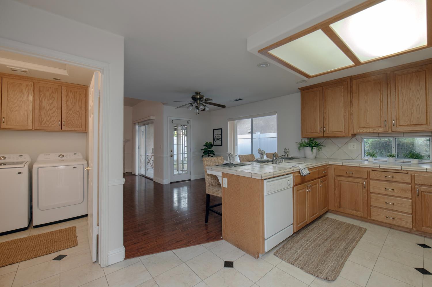 7159 N Whitney Ave, Fresno, CA 93720