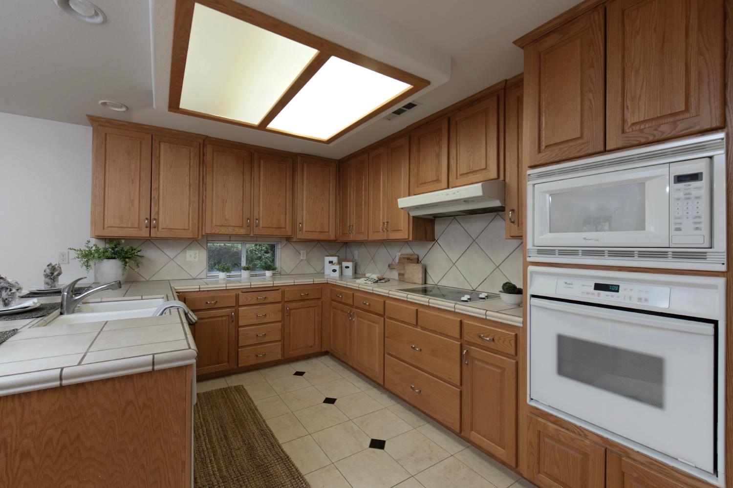 7159 N Whitney Ave, Fresno, CA 93720