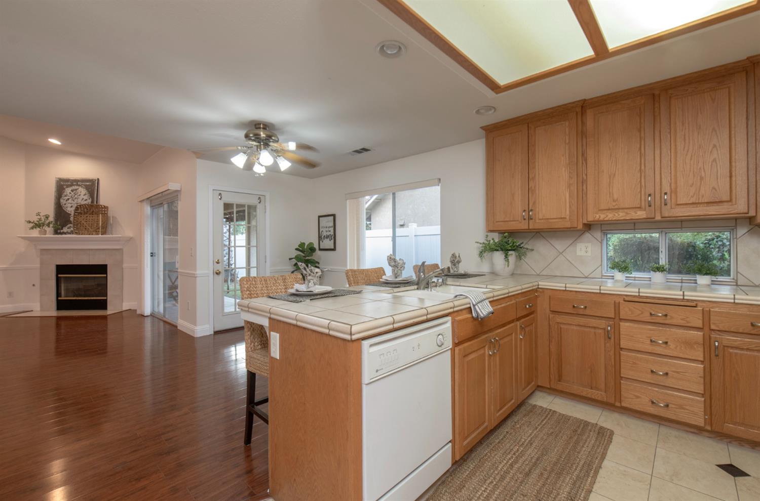 7159 N Whitney Ave, Fresno, CA 93720
