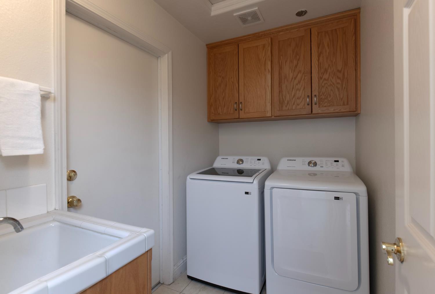 7159 N Whitney Ave, Fresno, CA 93720