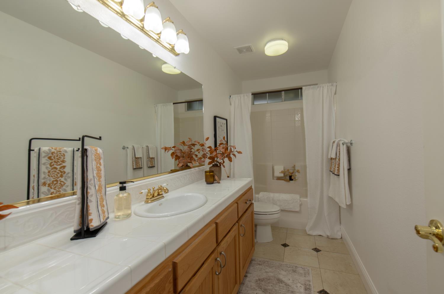 7159 N Whitney Ave, Fresno, CA 93720