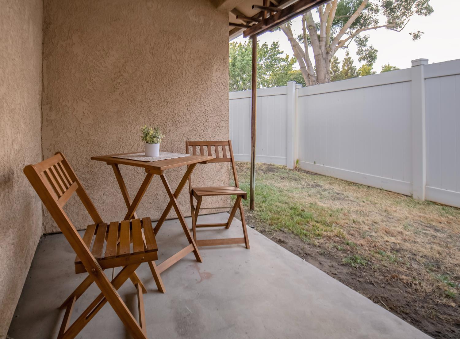 7159 N Whitney Ave, Fresno, CA 93720