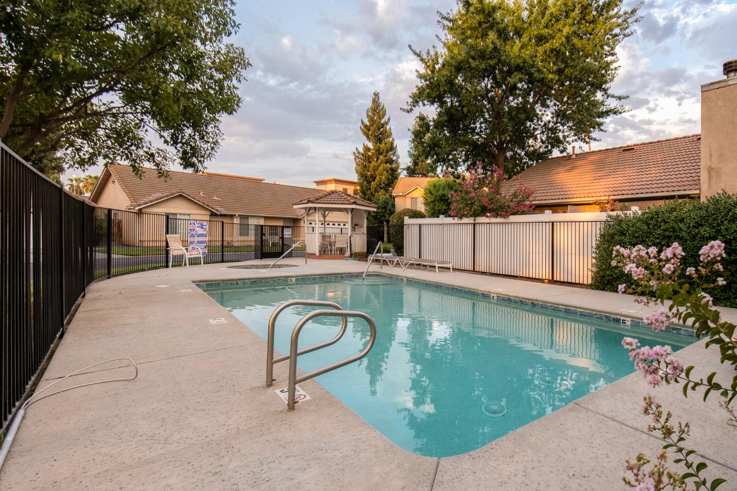 7159 N Whitney Ave, Fresno, CA 93720
