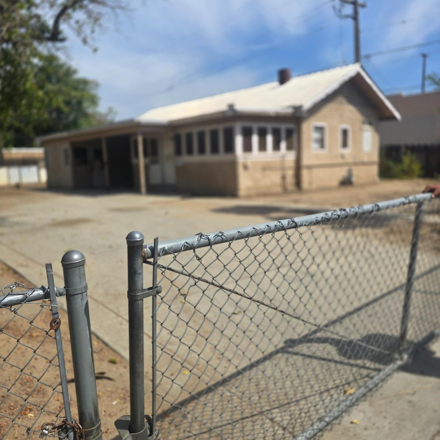 534 N Clark St, Fresno, CA 93701