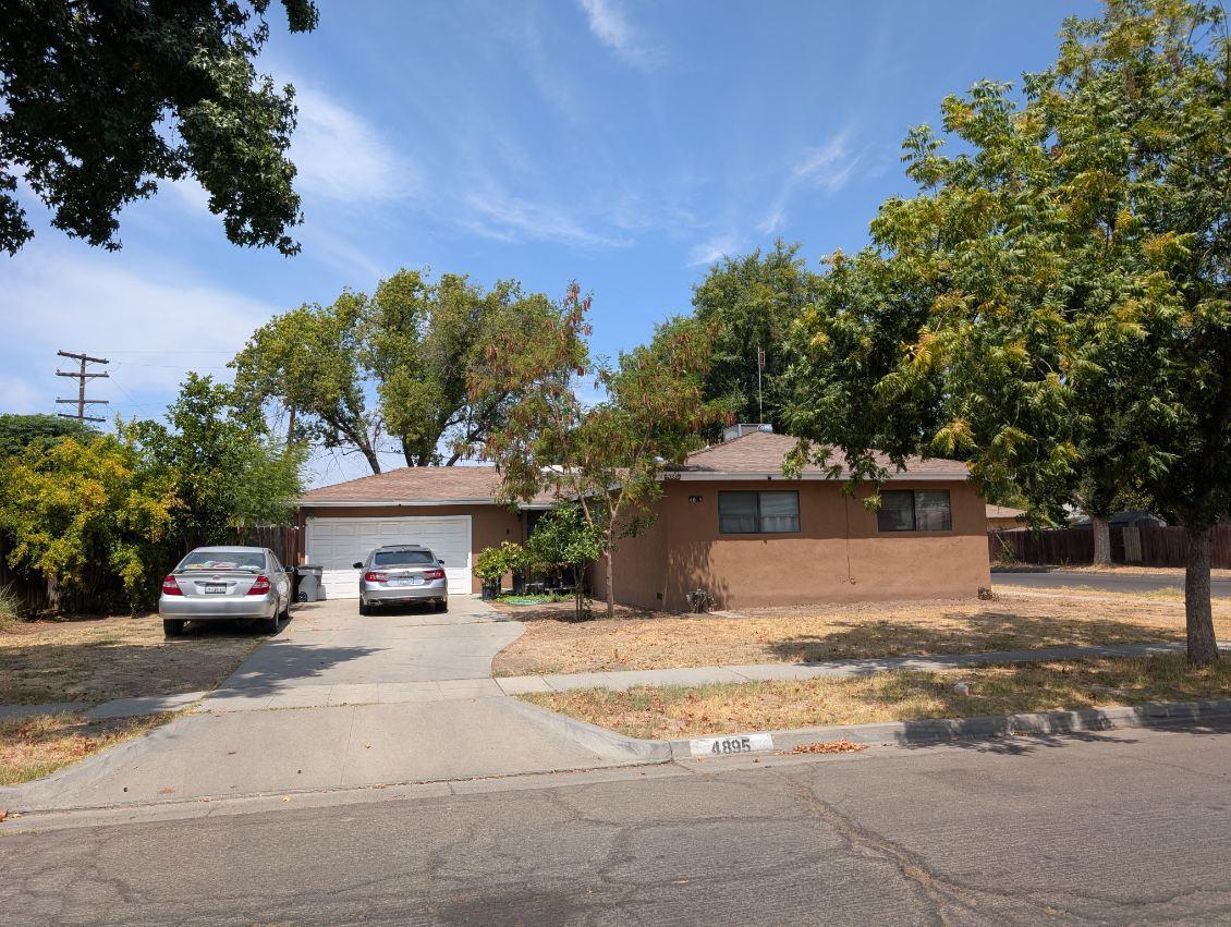 4895 E Oslin Ave, Fresno, CA 93727