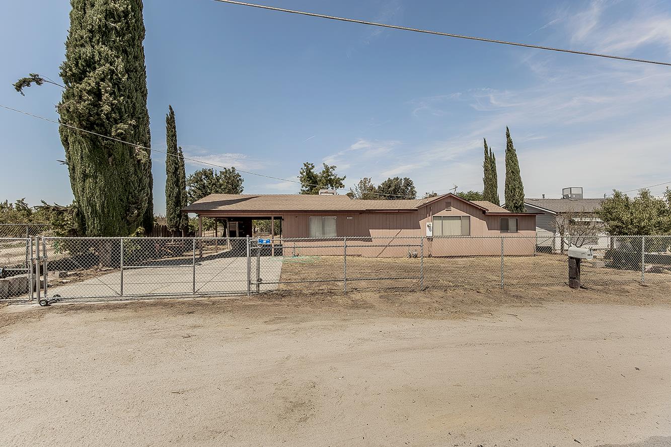 9016 E Dinuba Ave, Selma, CA 93662