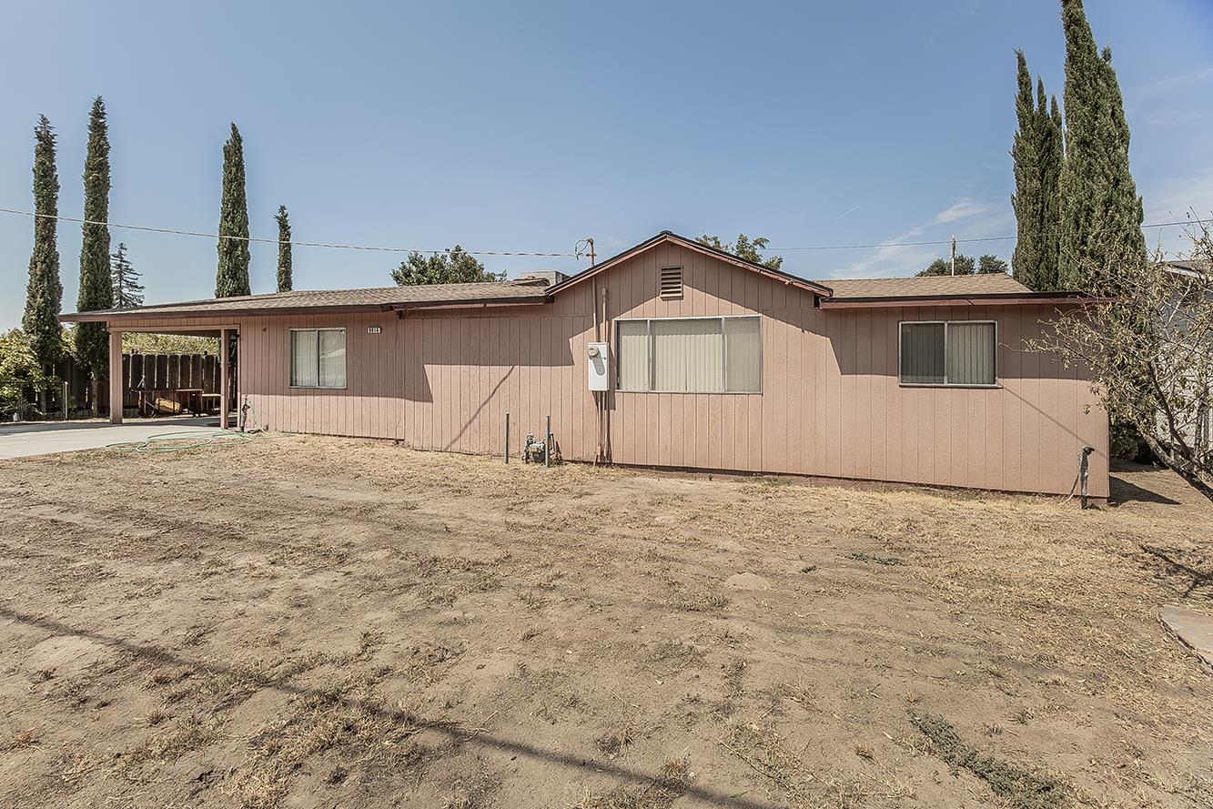 9016 E Dinuba Ave, Selma, CA 93662