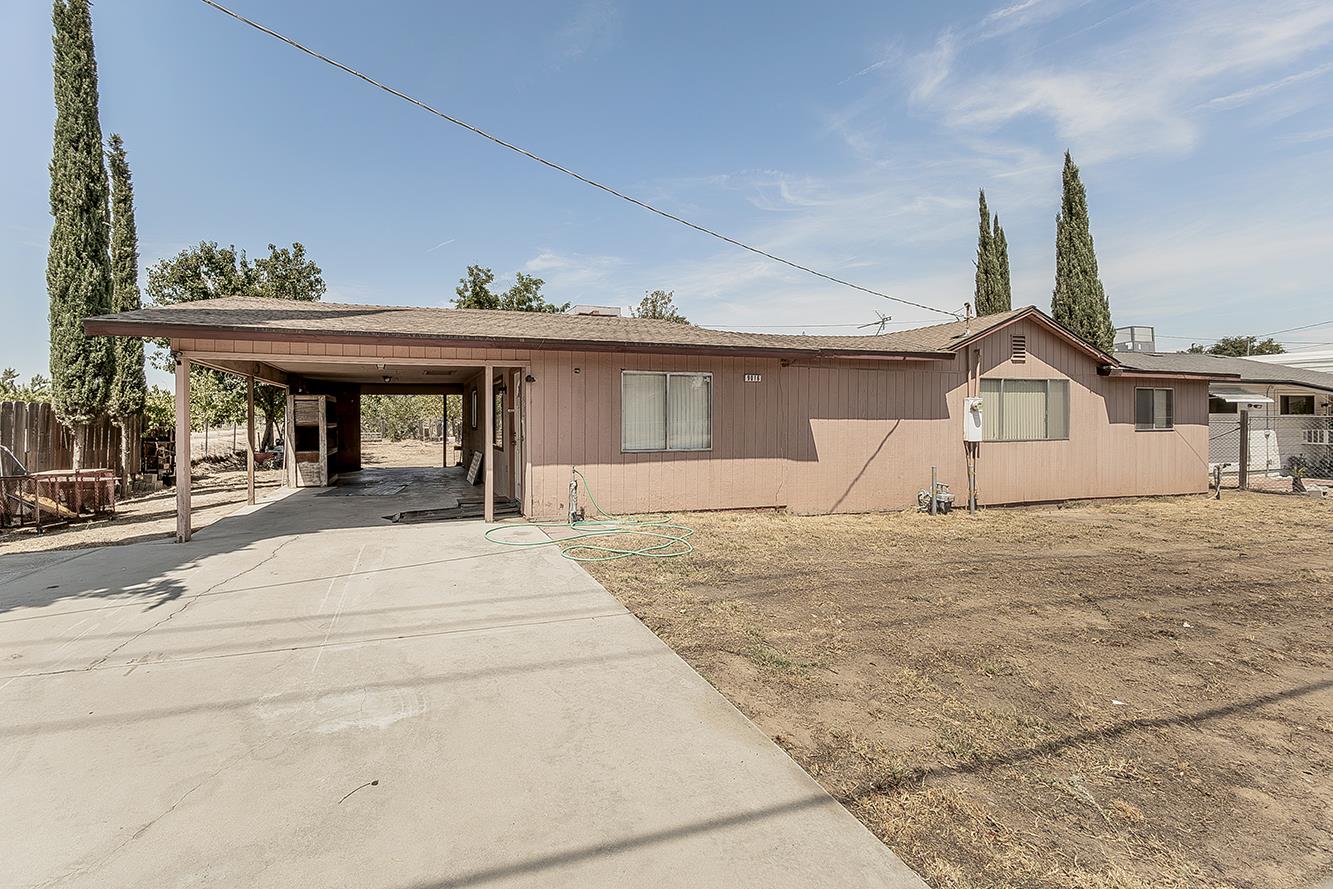 9016 E Dinuba Ave, Selma, CA 93662