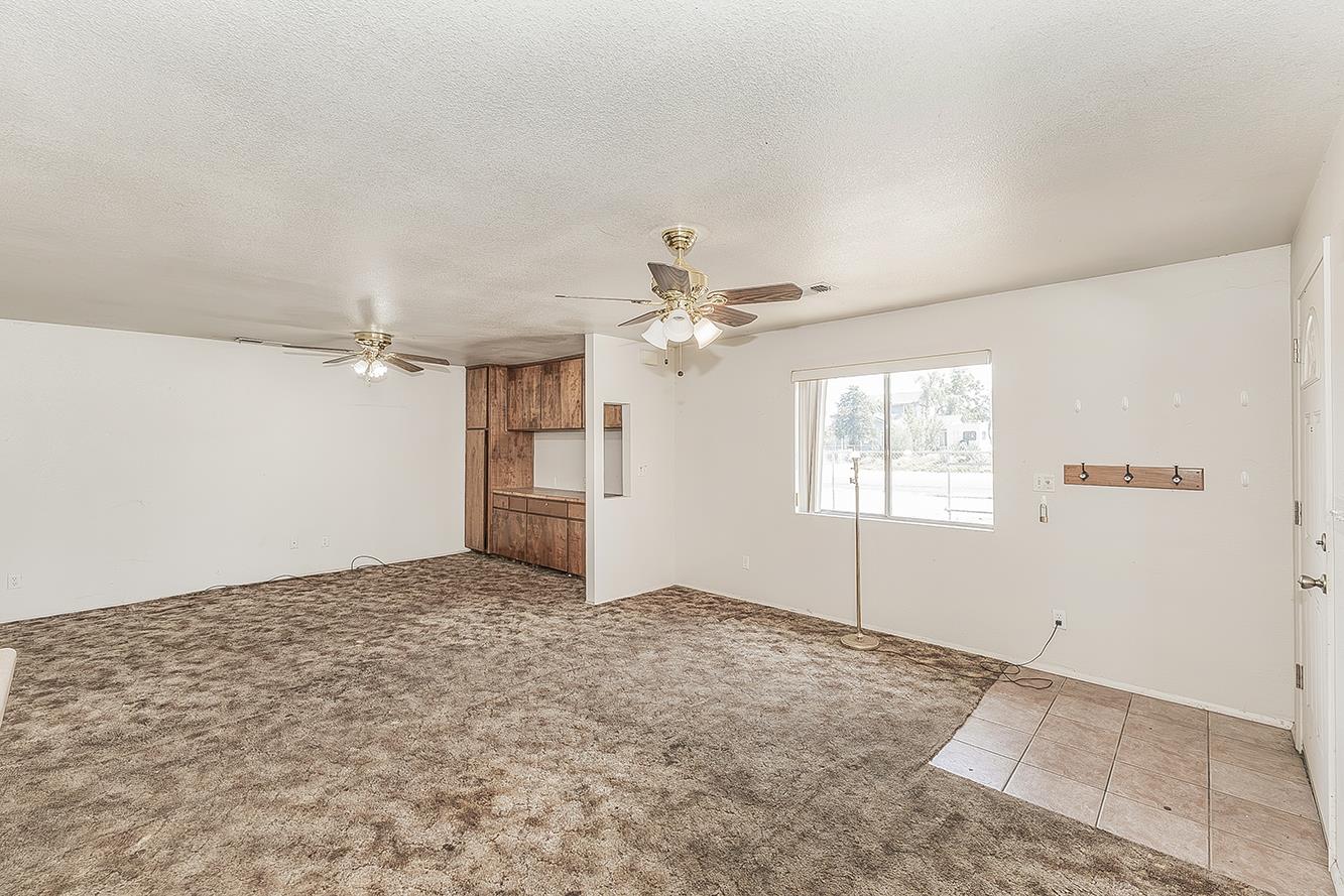9016 E Dinuba Ave, Selma, CA 93662