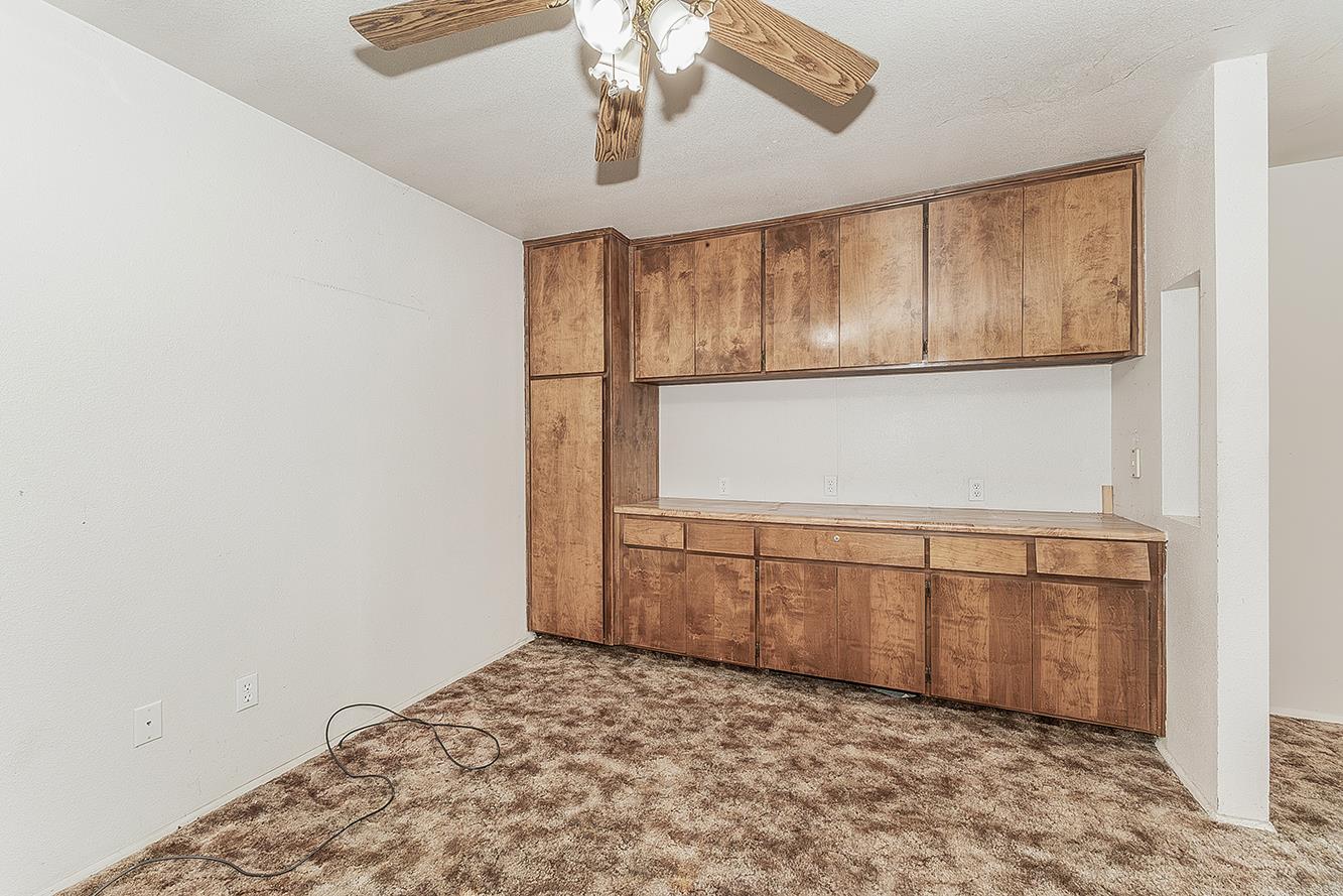 9016 E Dinuba Ave, Selma, CA 93662