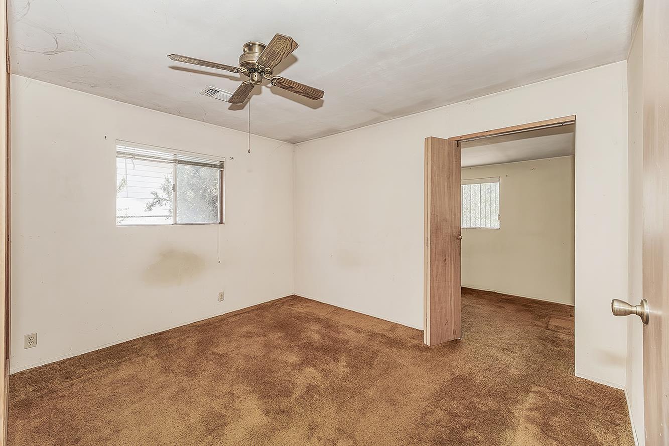 9016 E Dinuba Ave, Selma, CA 93662