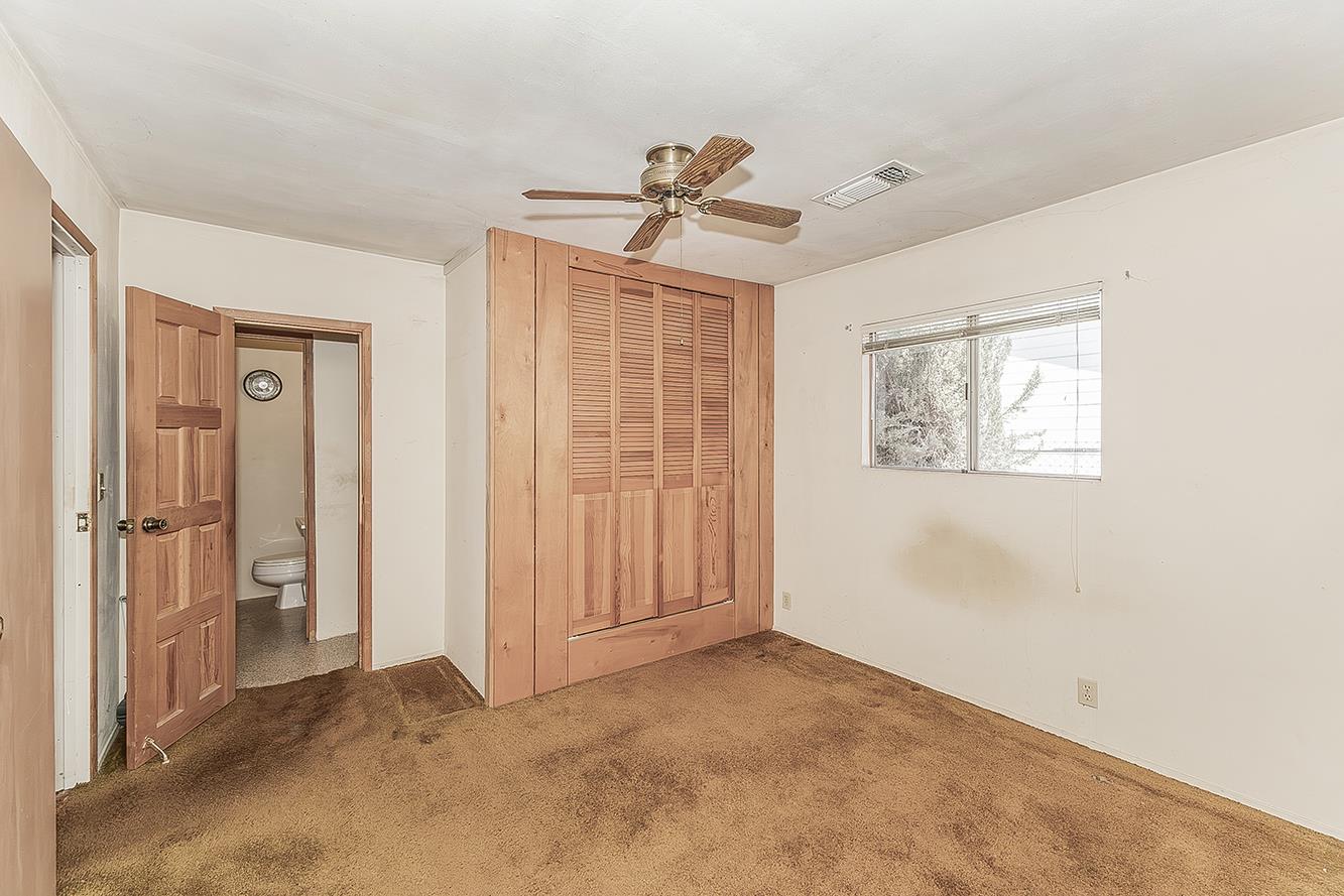 9016 E Dinuba Ave, Selma, CA 93662
