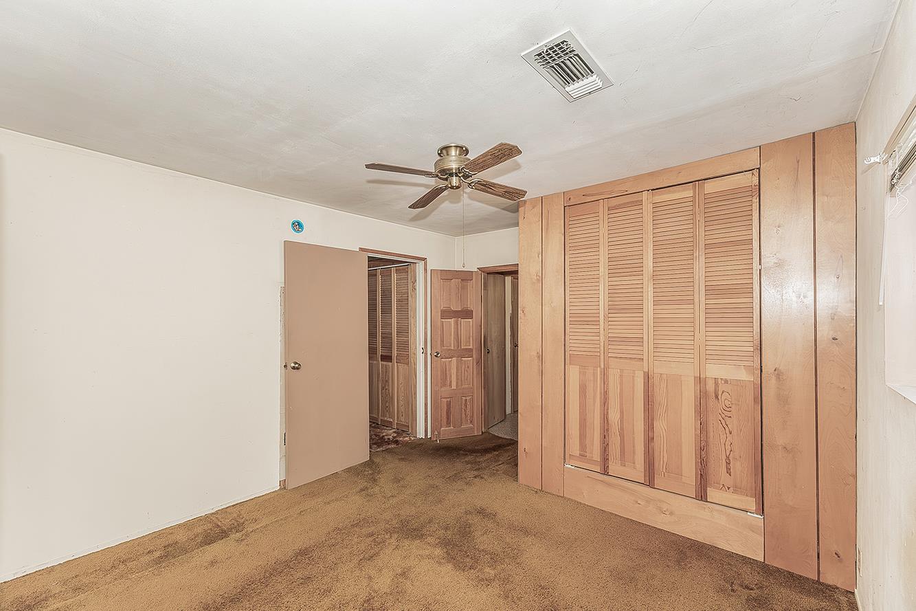 9016 E Dinuba Ave, Selma, CA 93662