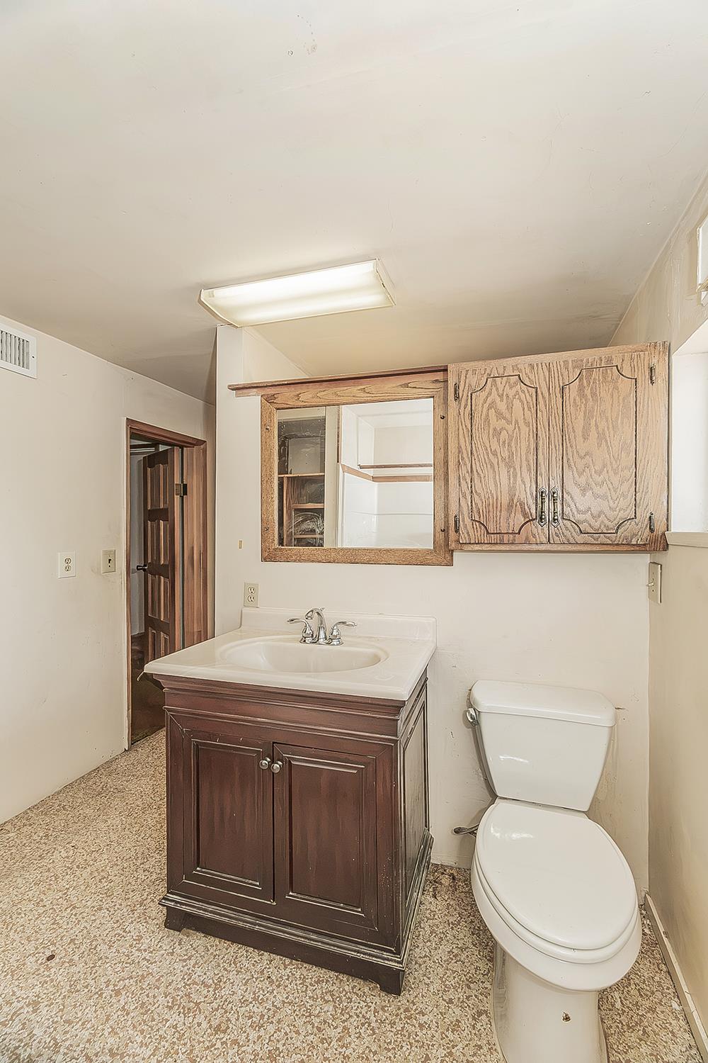 9016 E Dinuba Ave, Selma, CA 93662