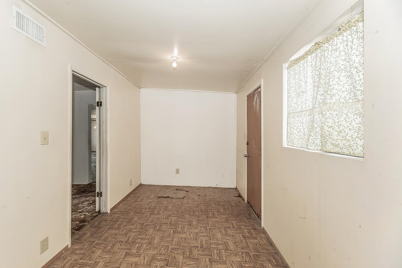 9016 E Dinuba Ave, Selma, CA 93662