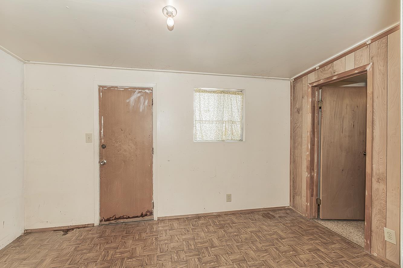 9016 E Dinuba Ave, Selma, CA 93662