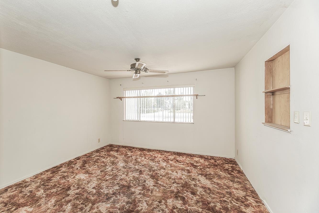 9016 E Dinuba Ave, Selma, CA 93662
