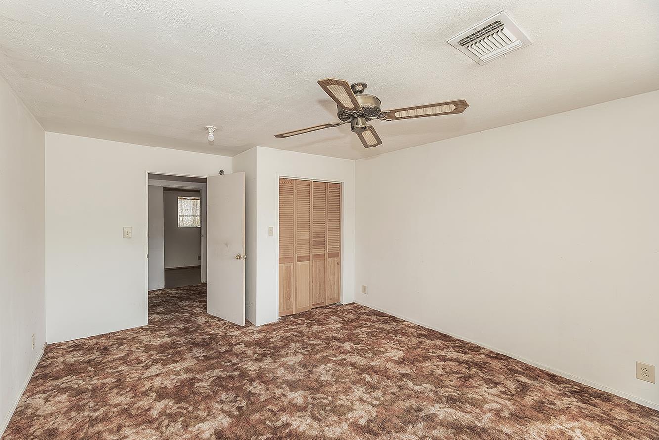 9016 E Dinuba Ave, Selma, CA 93662