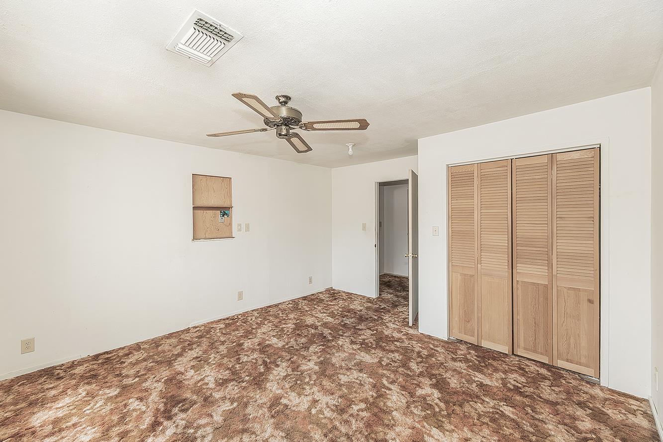 9016 E Dinuba Ave, Selma, CA 93662