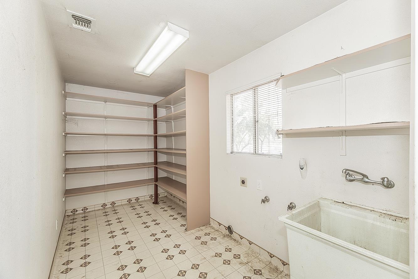 9016 E Dinuba Ave, Selma, CA 93662