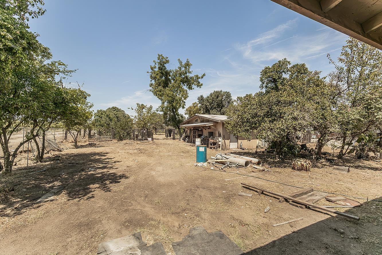 9016 E Dinuba Ave, Selma, CA 93662