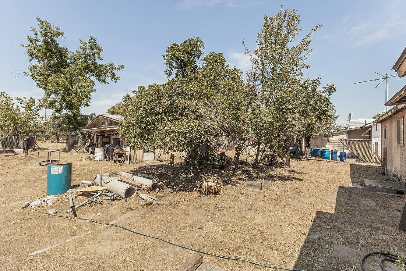 9016 E Dinuba Ave, Selma, CA 93662