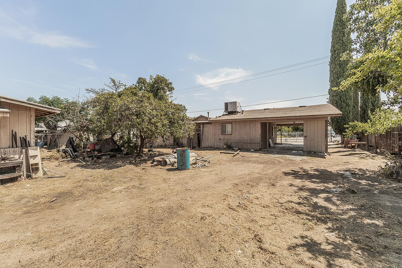 9016 E Dinuba Ave, Selma, CA 93662