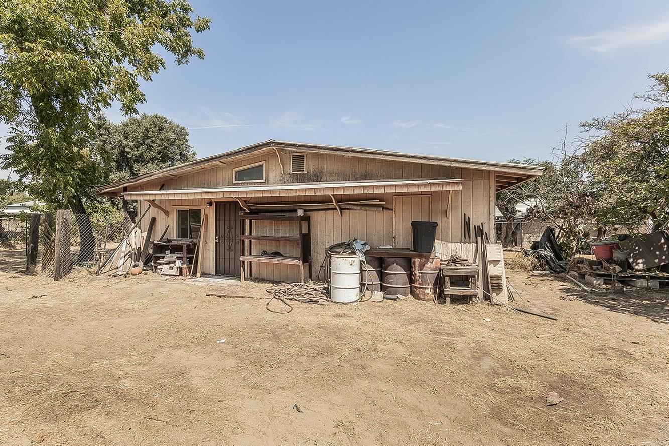 9016 E Dinuba Ave, Selma, CA 93662