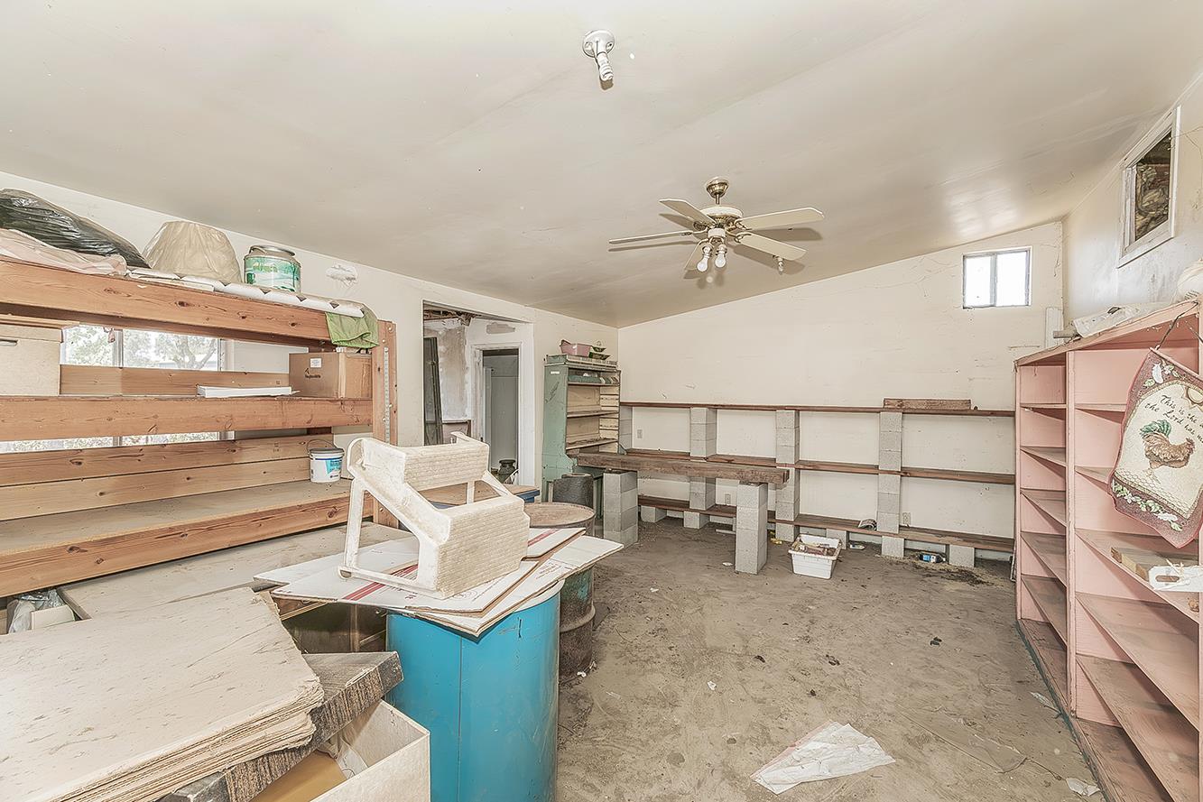 9016 E Dinuba Ave, Selma, CA 93662