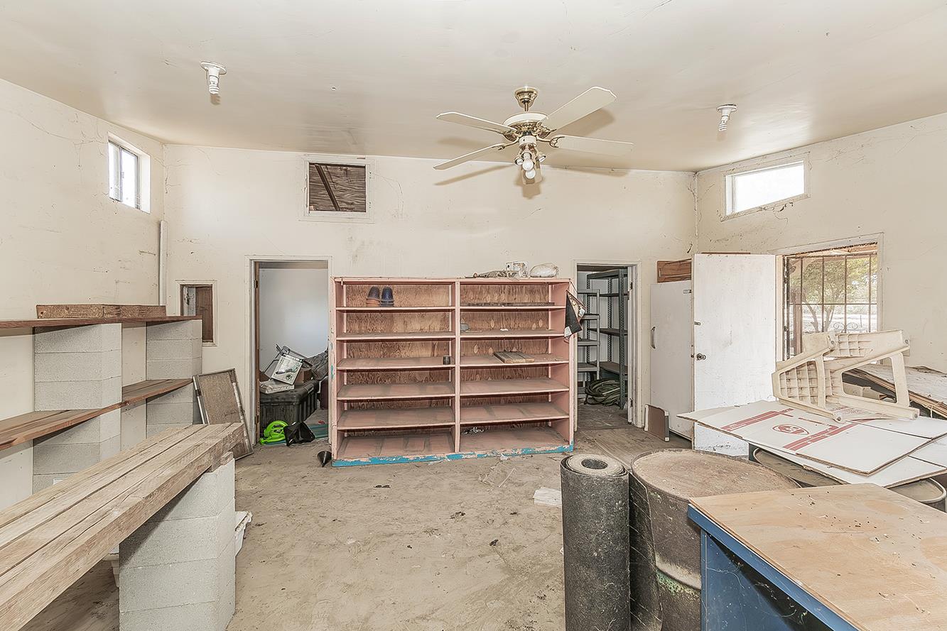 9016 E Dinuba Ave, Selma, CA 93662