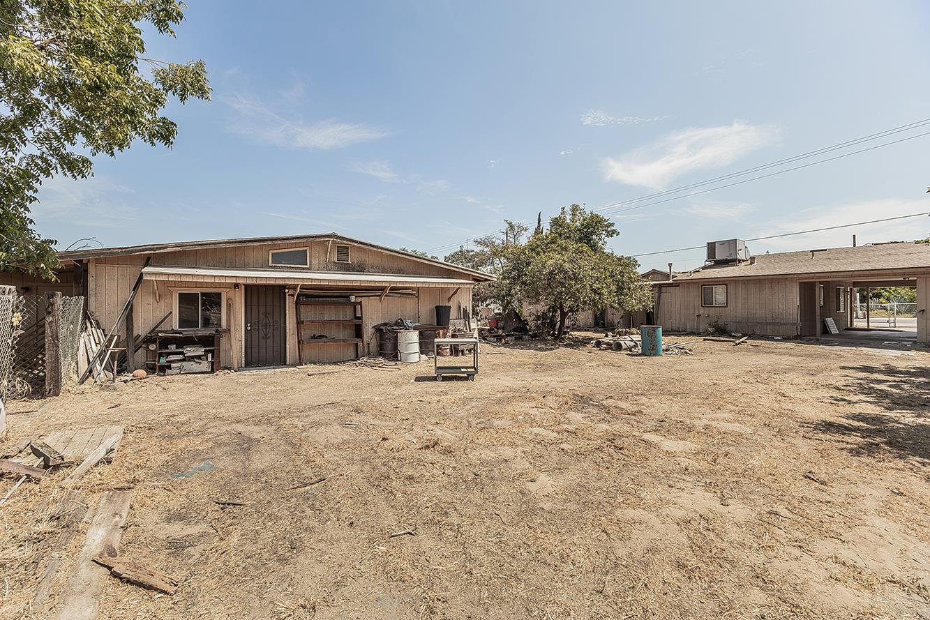 9016 E Dinuba Ave, Selma, CA 93662