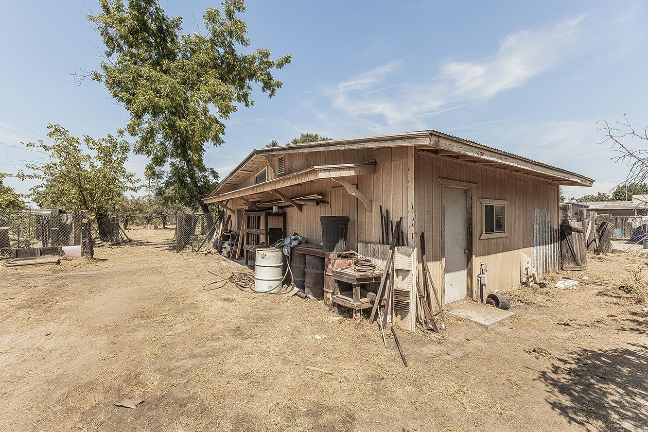 9016 E Dinuba Ave, Selma, CA 93662