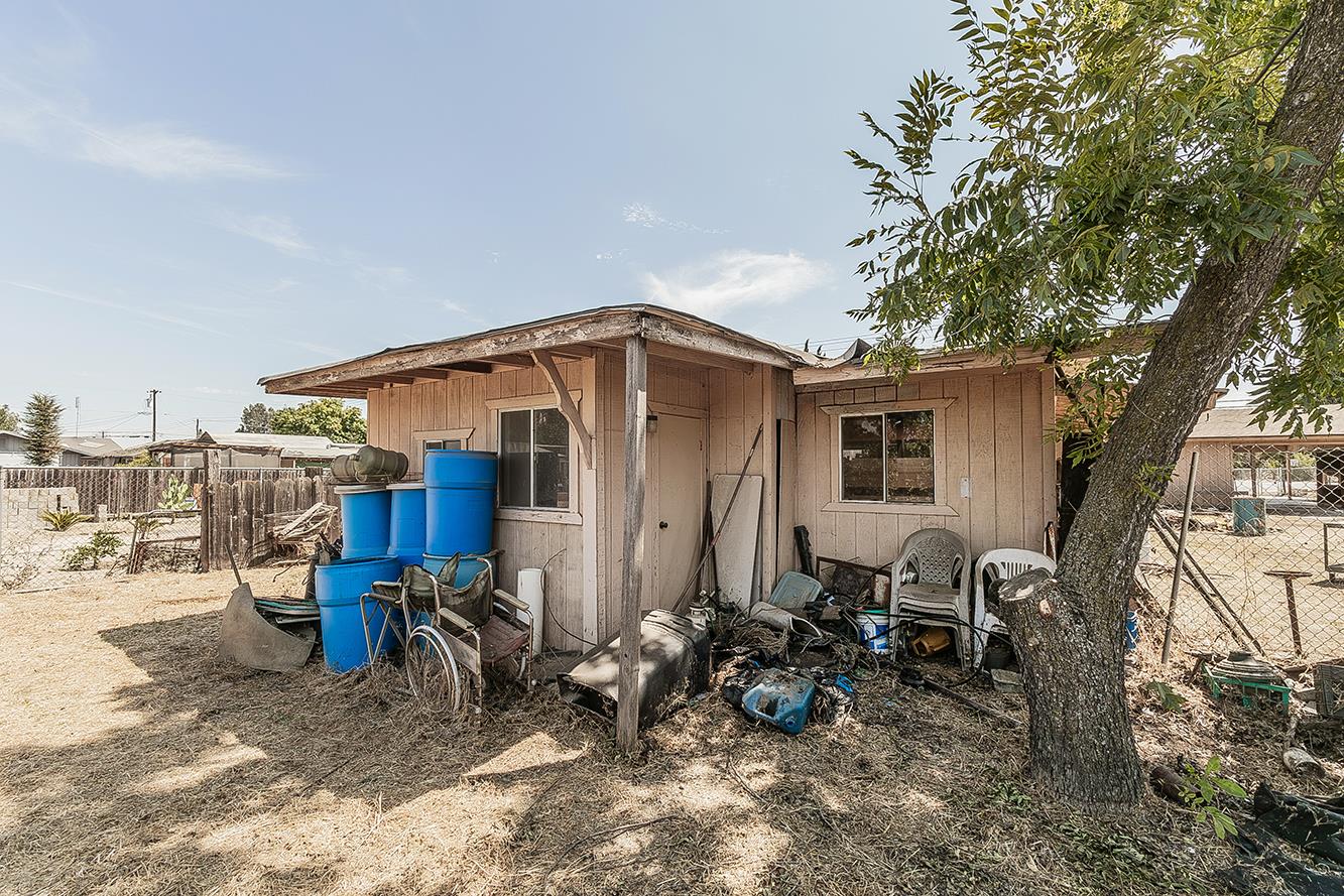 9016 E Dinuba Ave, Selma, CA 93662