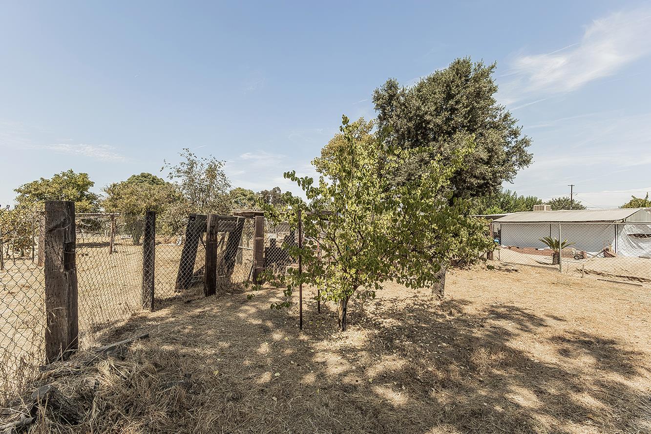 9016 E Dinuba Ave, Selma, CA 93662