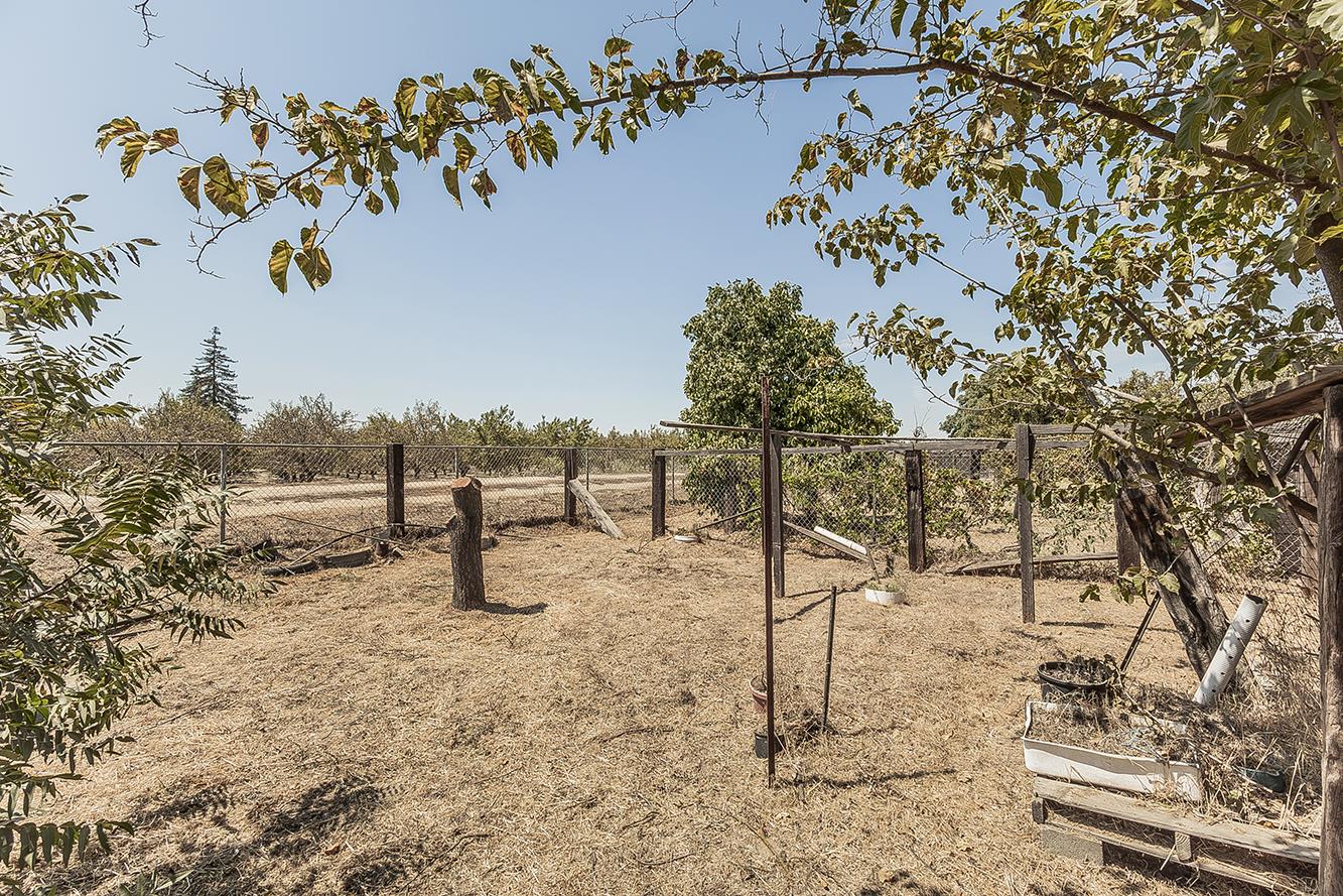 9016 E Dinuba Ave, Selma, CA 93662