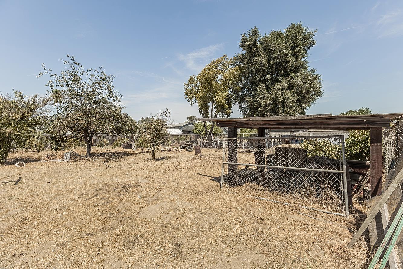 9016 E Dinuba Ave, Selma, CA 93662