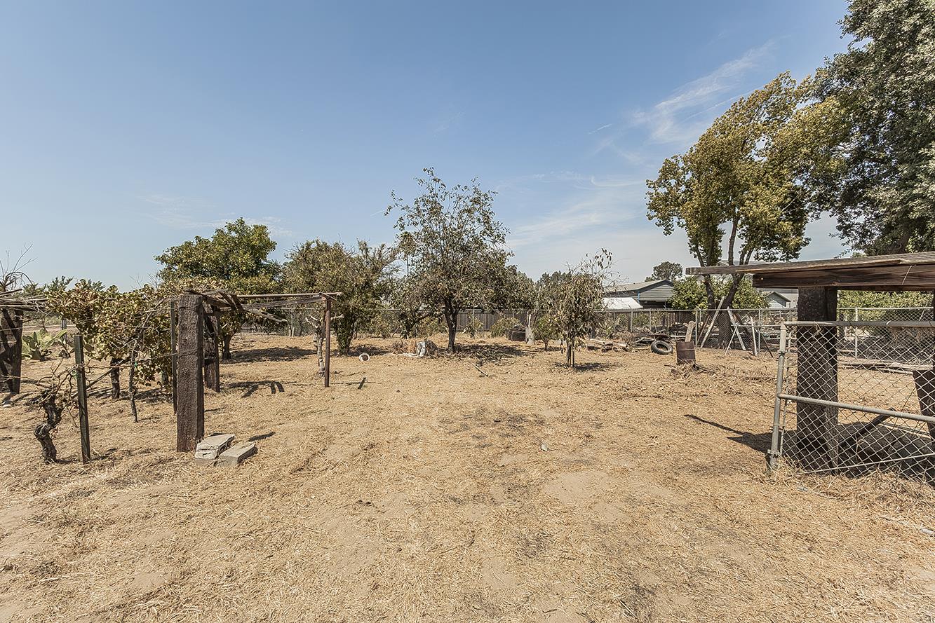 9016 E Dinuba Ave, Selma, CA 93662